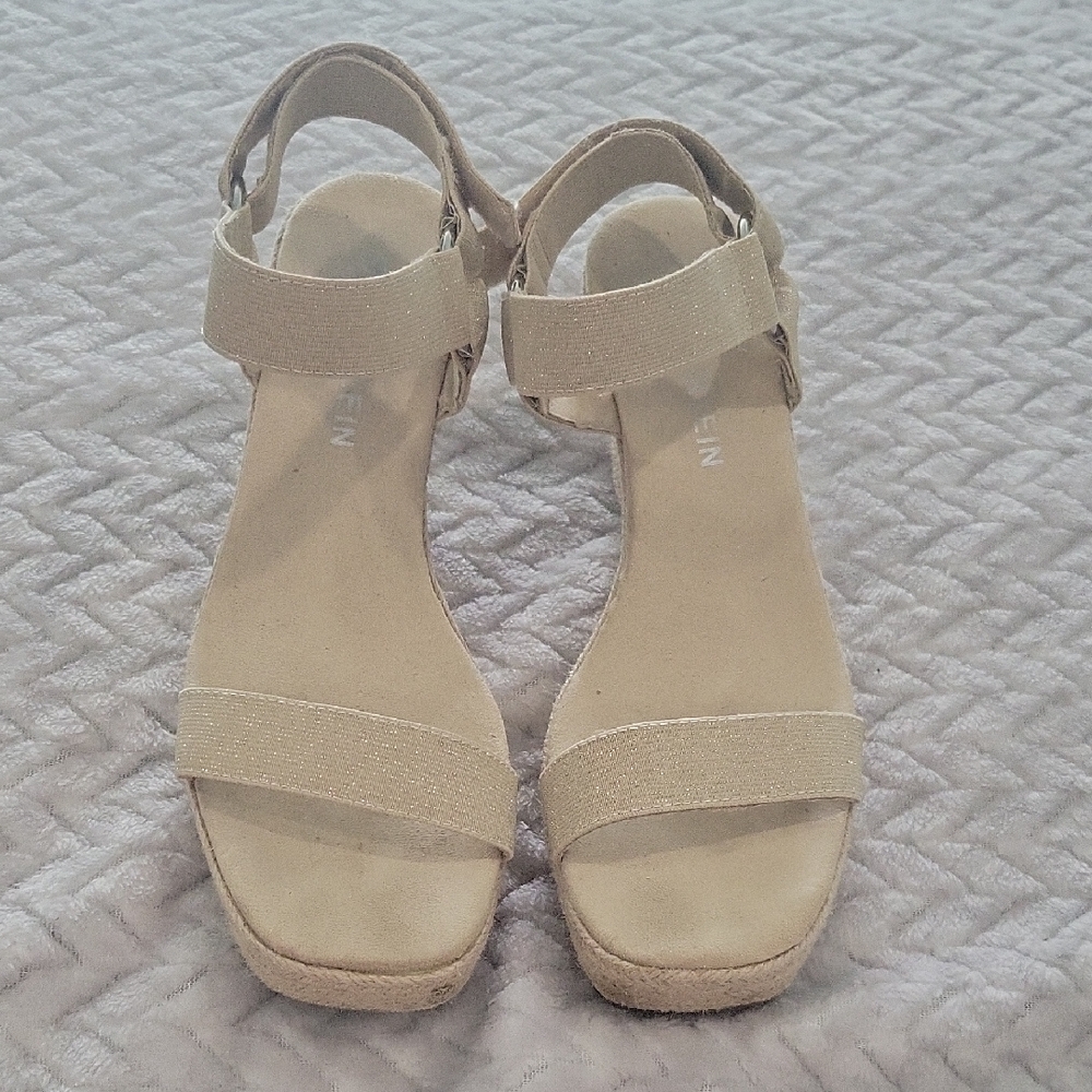 Anne Klein Tan Sandals Elegant and Comfortable
